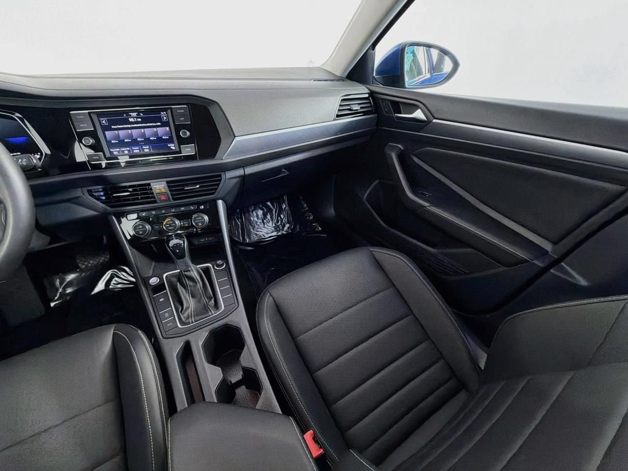 Used 2024 Volkswagen Jetta SE FWD image 12