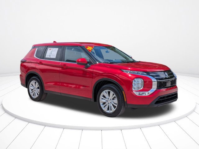 Used 2026 Mitsubishi Outlander ES FWD image 2