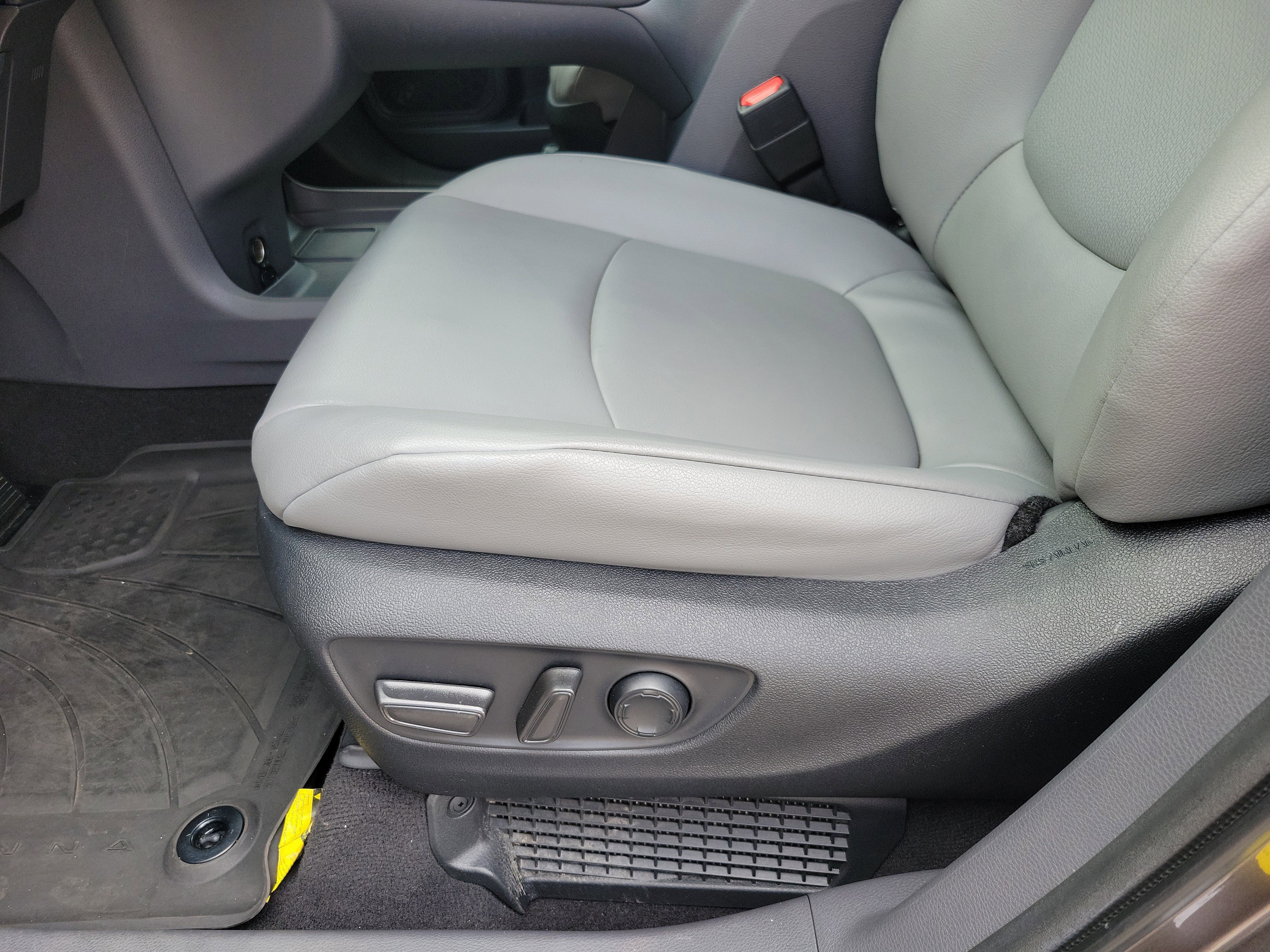 Used 2022 Toyota Sienna XLE w/ XLE Plus Package FWD image 6