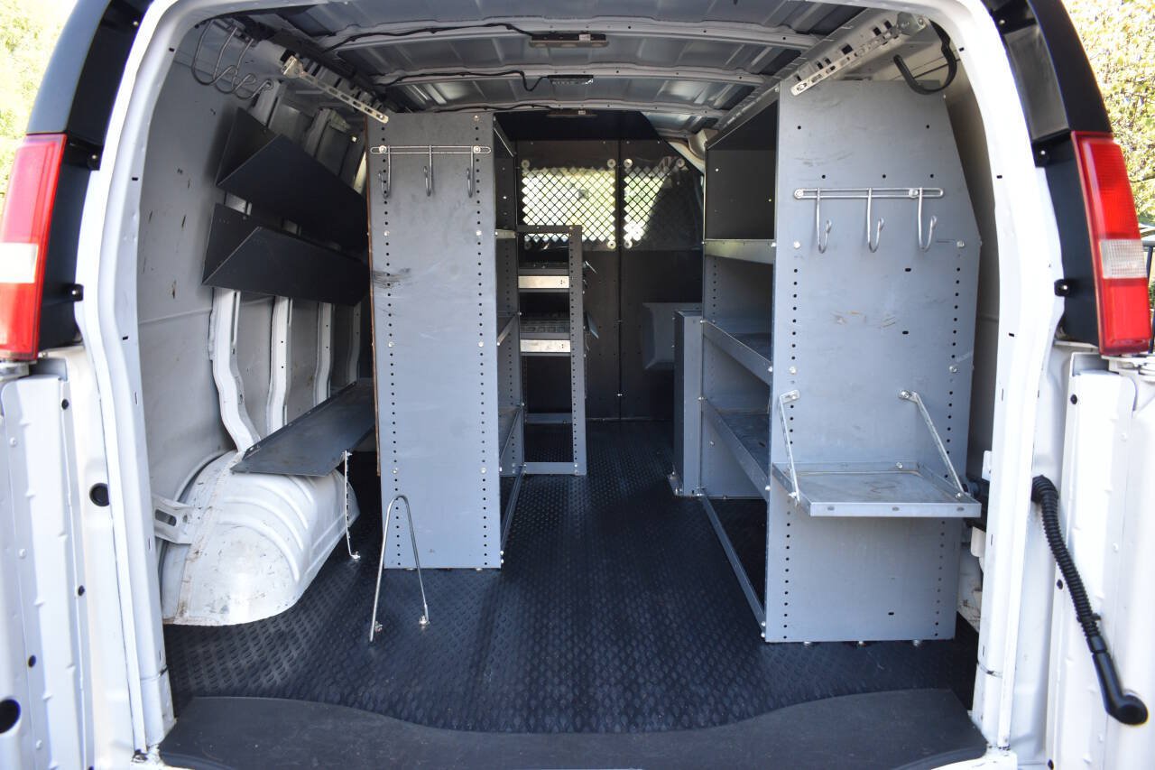 Used 2015 Chevrolet Express 2500 RWD image 9