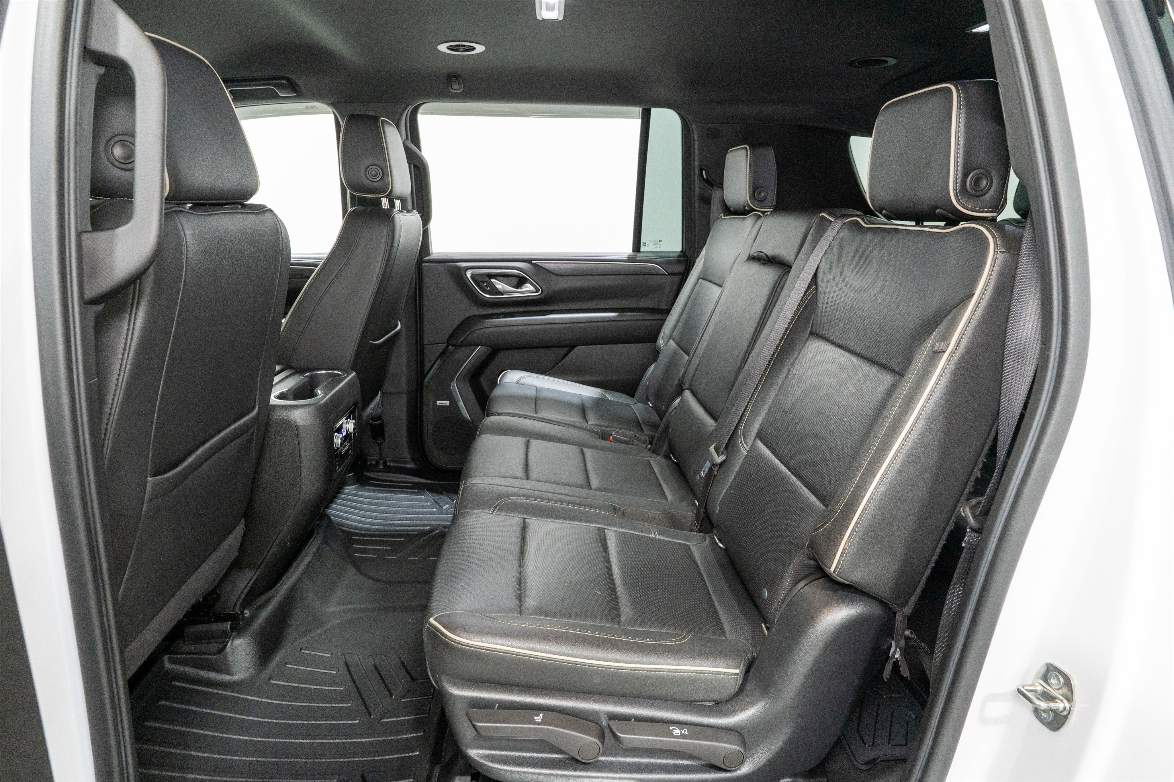 Used 2022 GMC Yukon XL SLT image 31