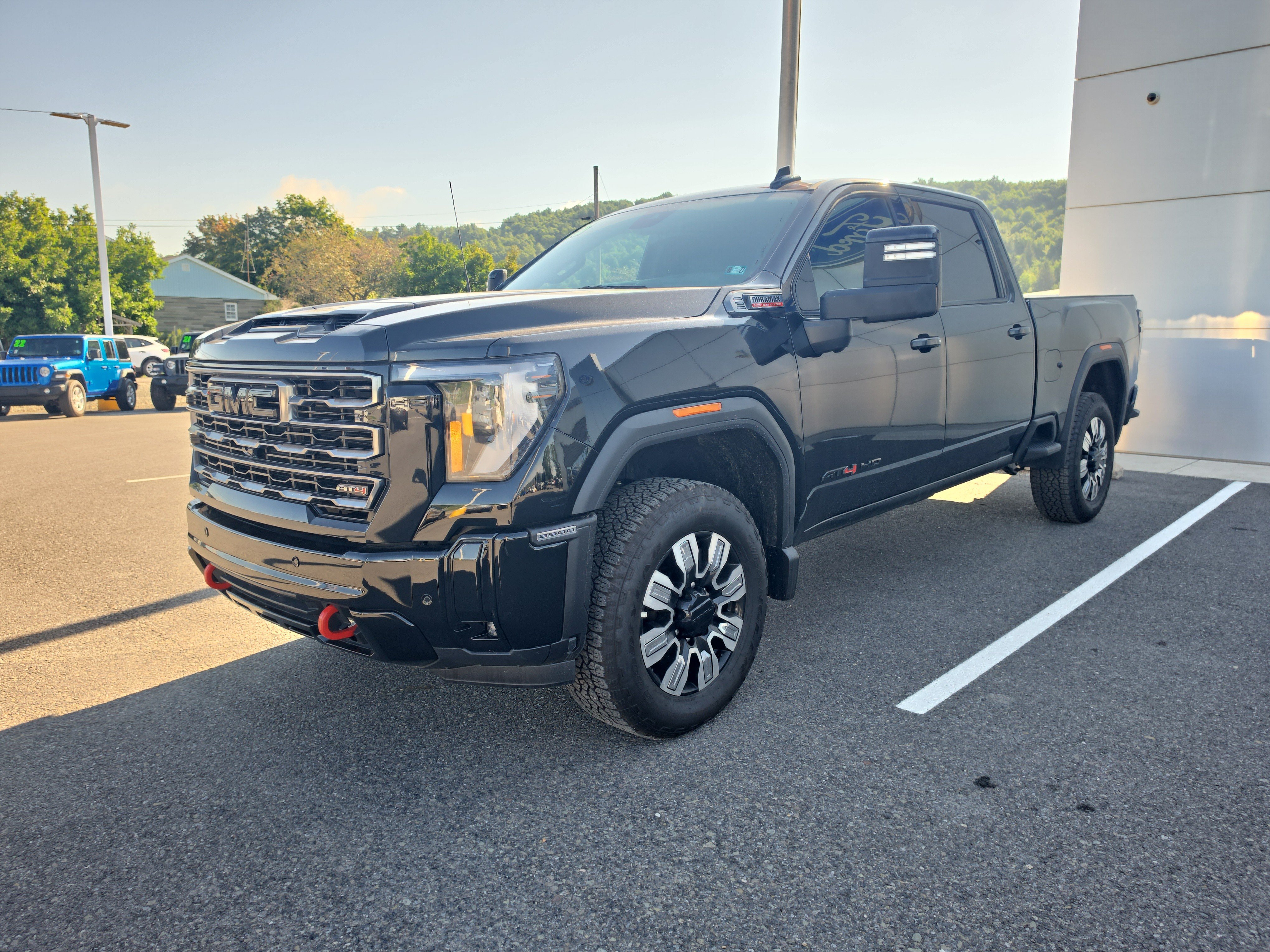 Used 2025 GMC Sierra 2500 AT4 AWD/4WD image 8