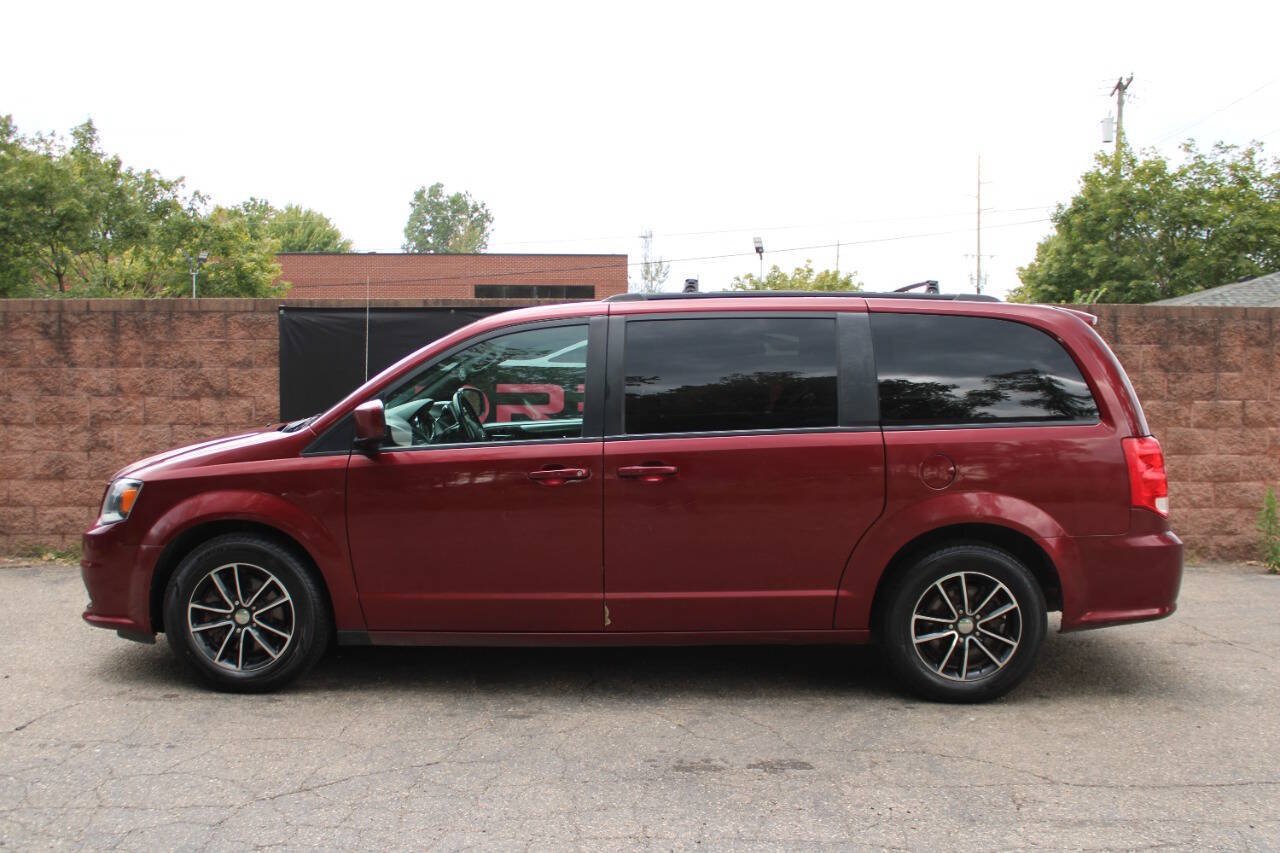 Used 2019 Dodge Grand Caravan GT FWD image 2