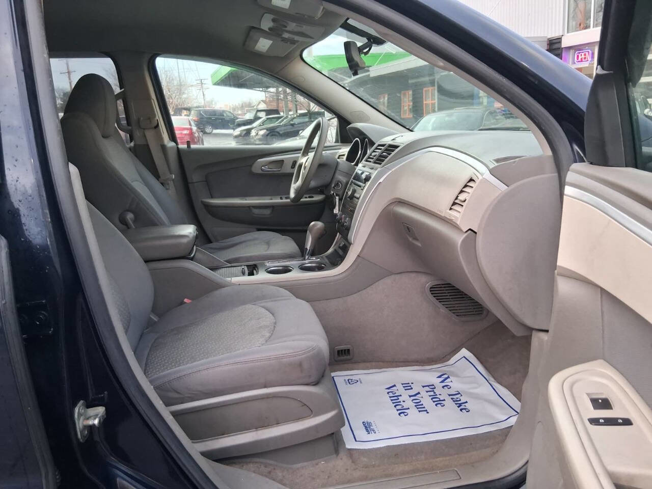 Used 2010 Chevrolet Traverse LS FWD image 11