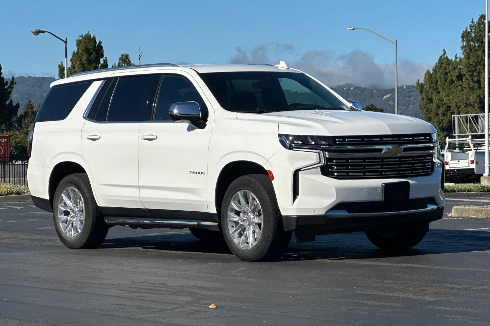 Used 2024 Chevrolet Tahoe Premier RWD image 2