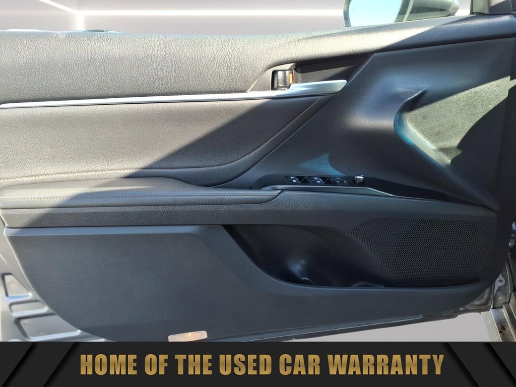 Used 2018 Toyota Camry XLE image 12