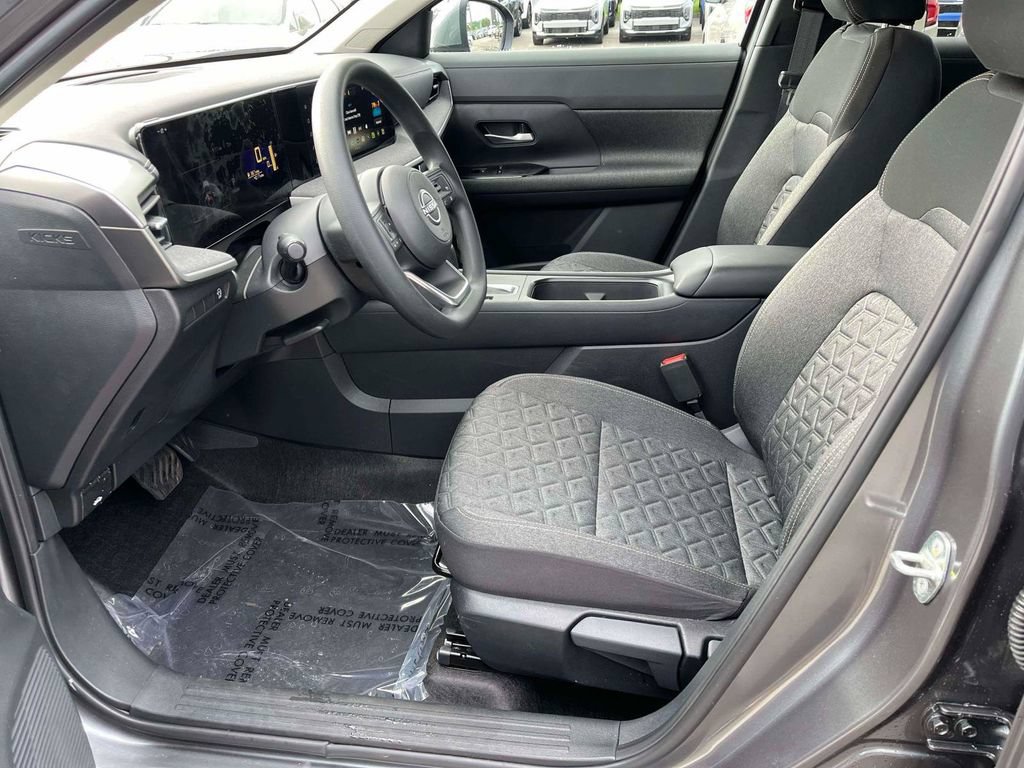Used 2025 Nissan Kicks SV FWD image 15