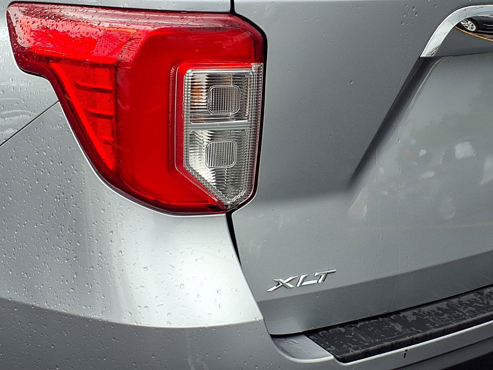 Used 2023 Ford Explorer XLT w/ Equipment Group 202A AWD/4WD image 25