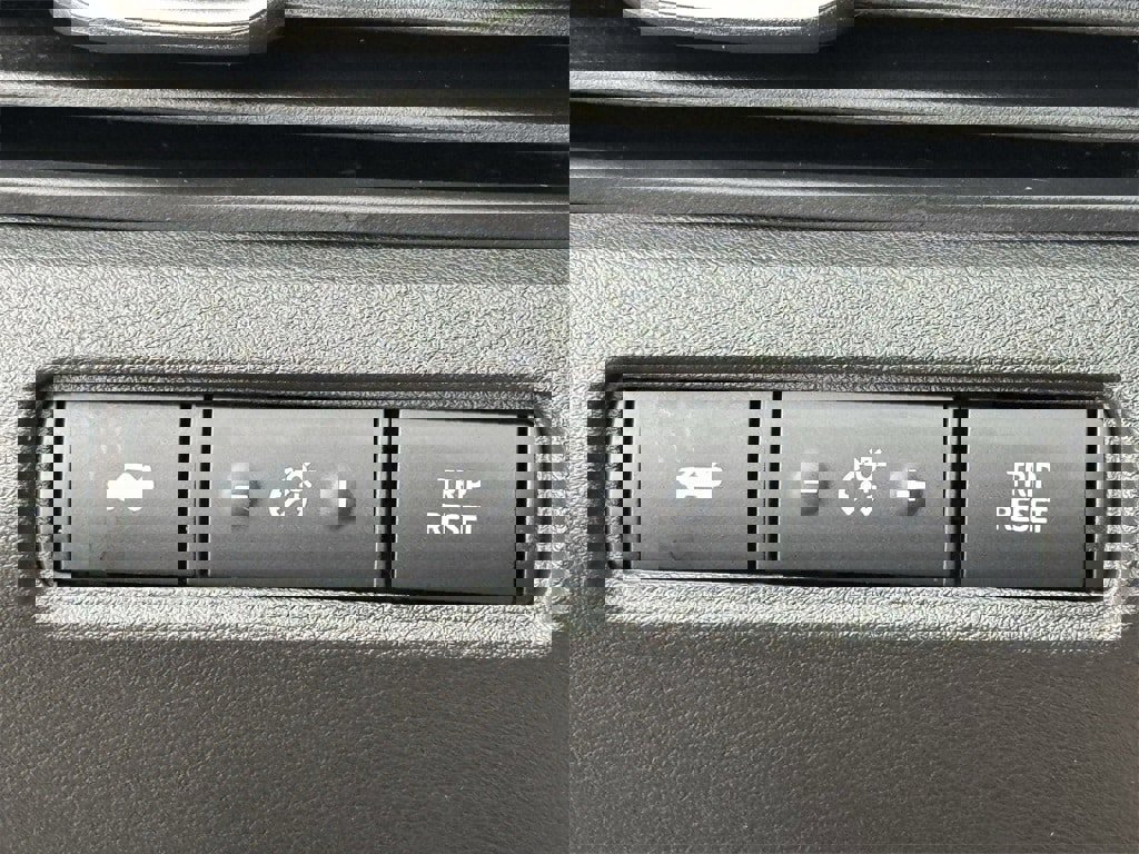 Used 2025 Nissan Altima 2.5 SV image 17