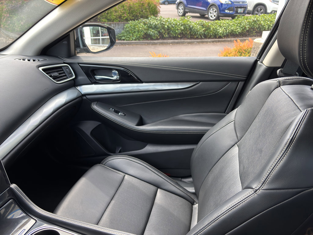 Used 2023 Nissan Maxima SV w/ Floor Mat Group image 11