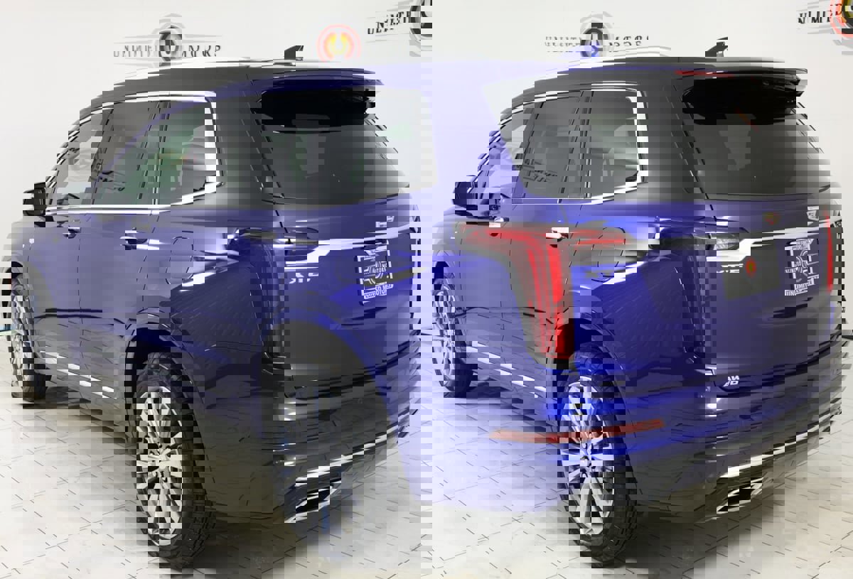 Used 2025 Cadillac XT6 Premium Luxury image 4