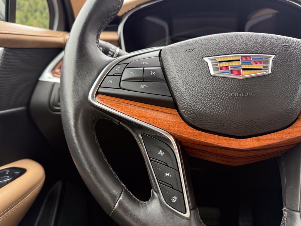 Used 2017 Cadillac XT5 Platinum AWD/4WD image 26