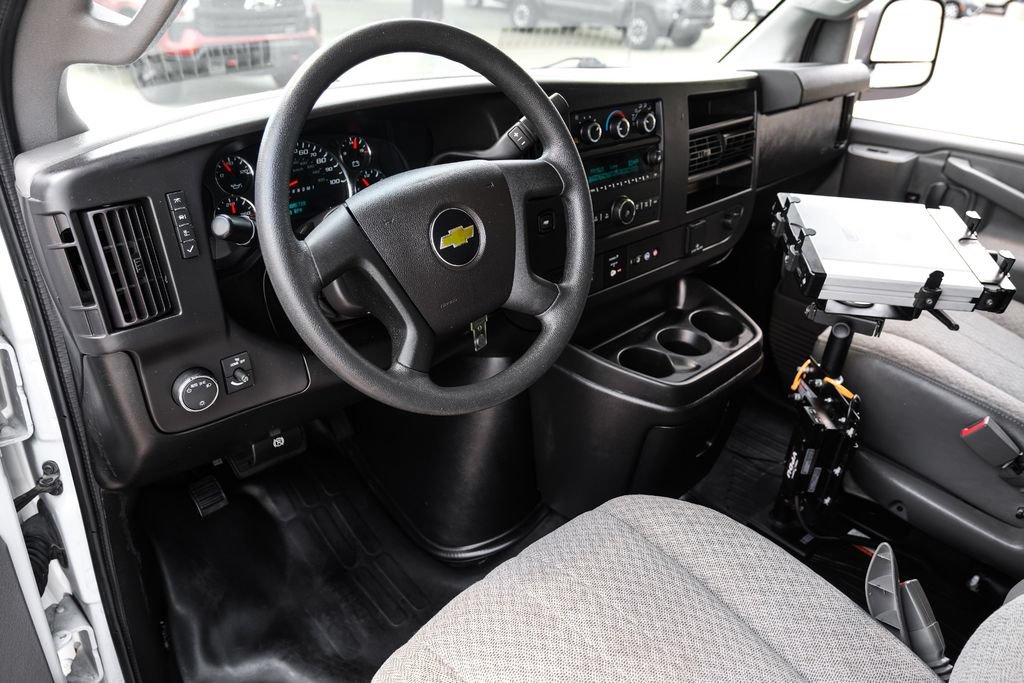 Used 2021 Chevrolet Express 2500 RWD image 2