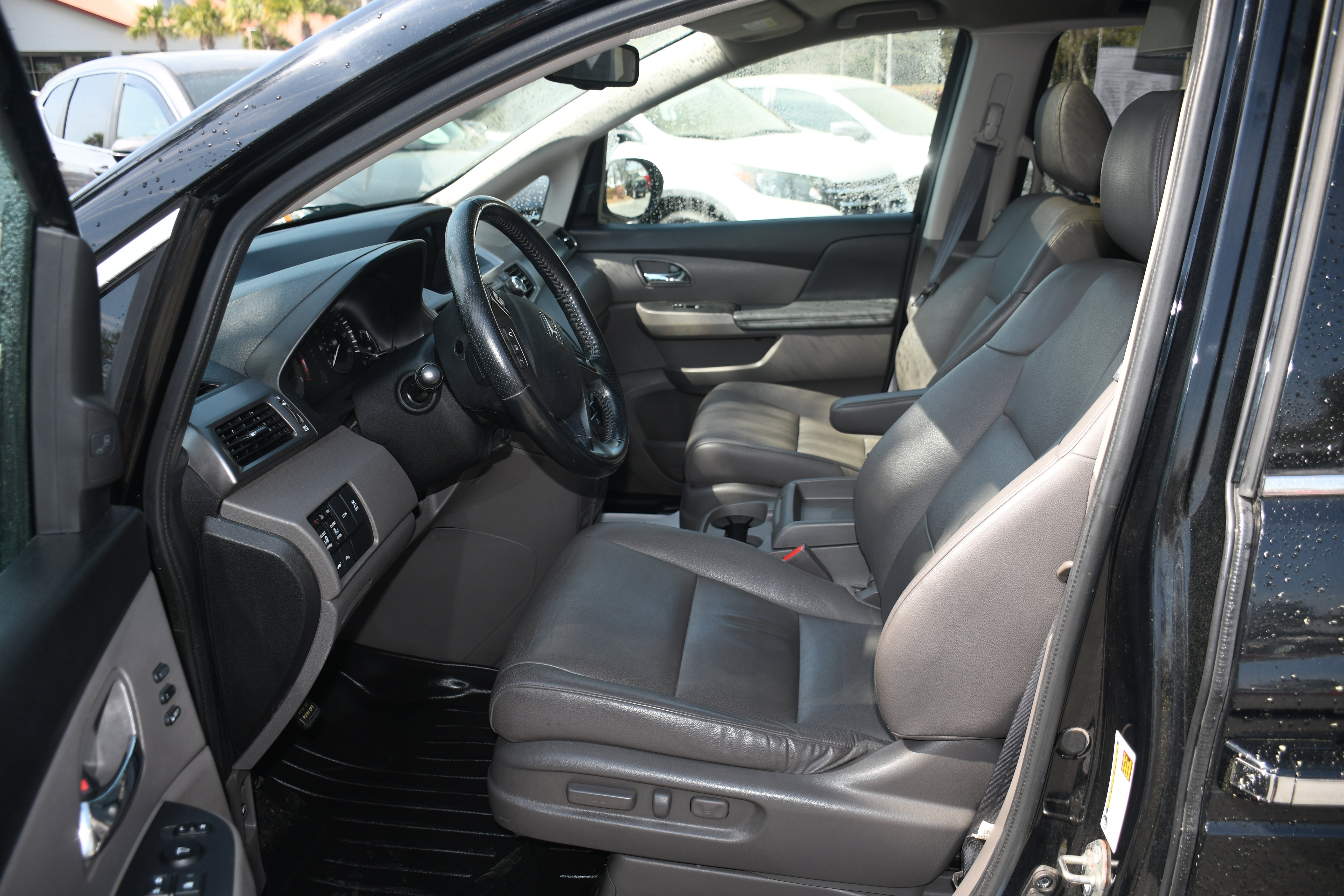 Used 2016 Honda Odyssey Touring Elite image 8