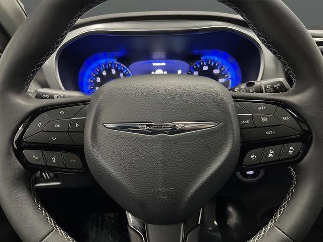 Used 2025 Chrysler Pacifica Limited image 15