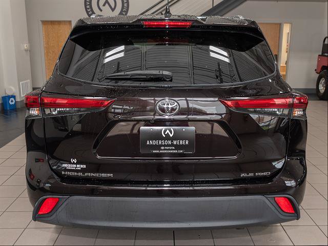 Used 2021 Toyota Highlander XLE AWD/4WD image 23