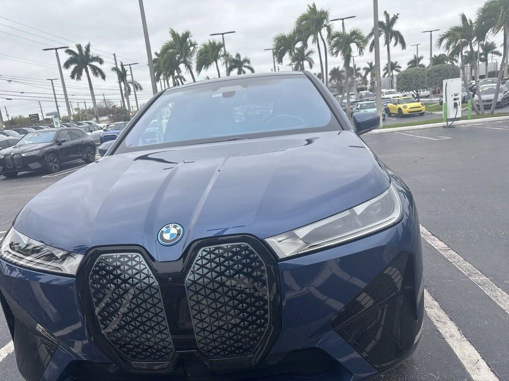 Used 2024 BMW iX xDrive50 w/ Sport Package image 9
