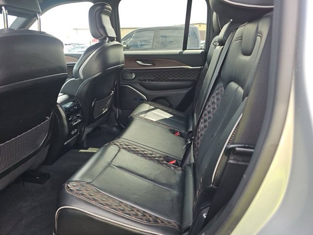 Used 2022 Jeep Grand Cherokee Summit AWD/4WD image 15