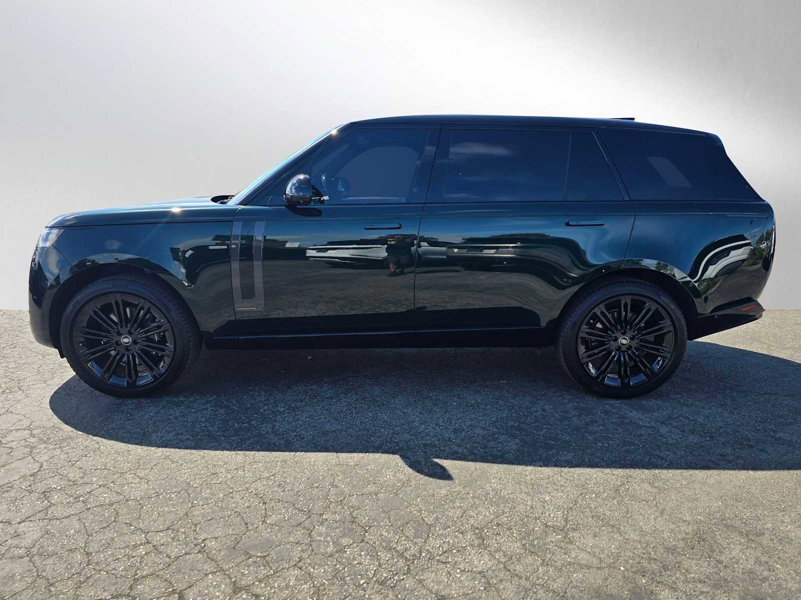 Used 2025 Land Rover Range Rover Long Wheelbase Autobiography image 6