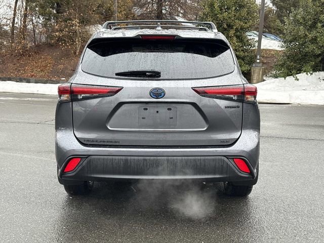 Used 2024 Toyota Highlander XLE image 3