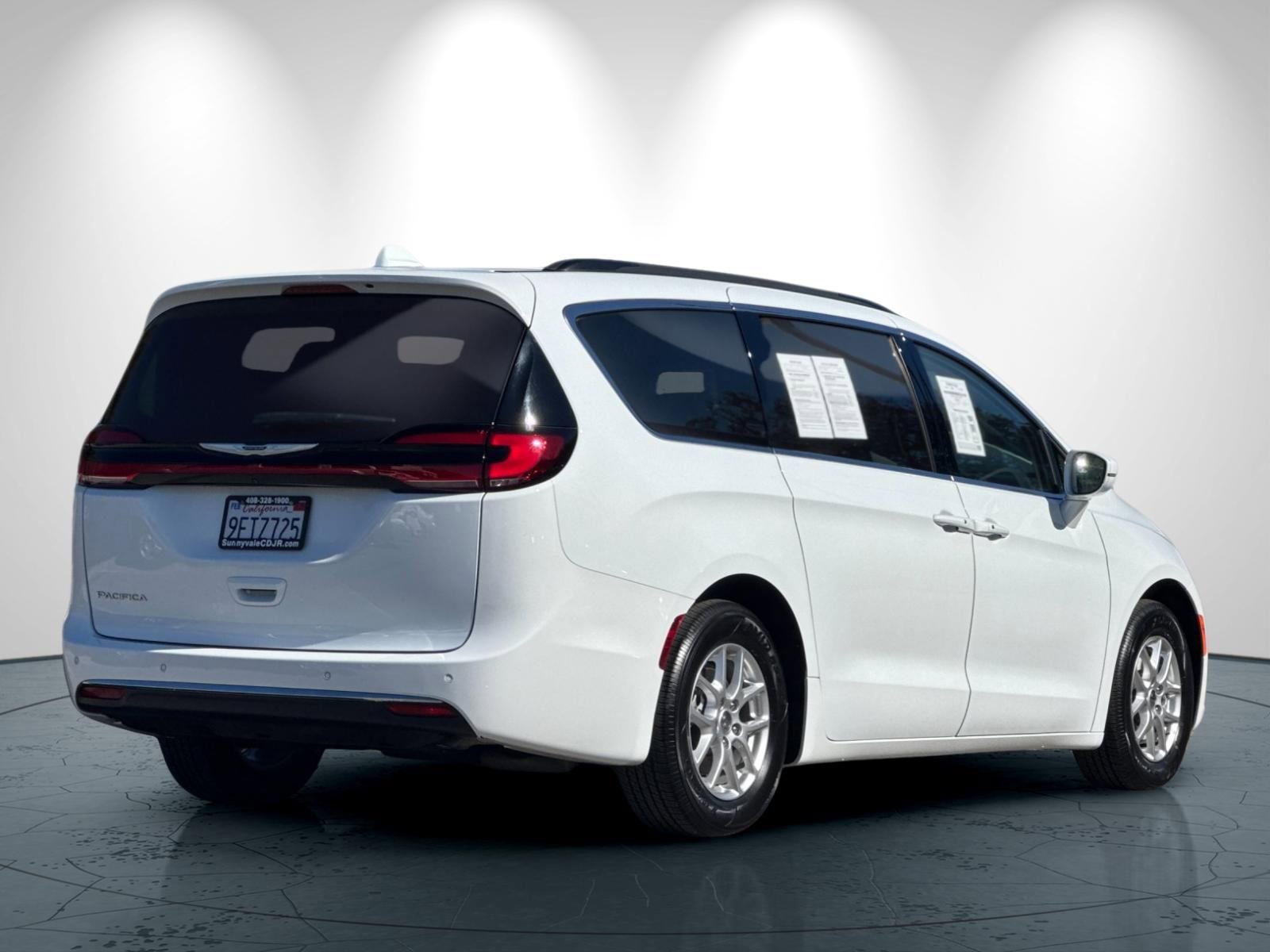 Used 2022 Chrysler Pacifica Touring-L image 4