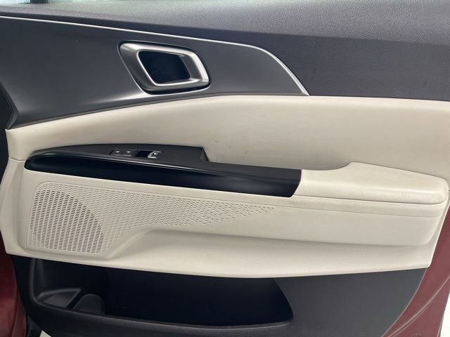 Used 2024 Kia Carnival LX image 27