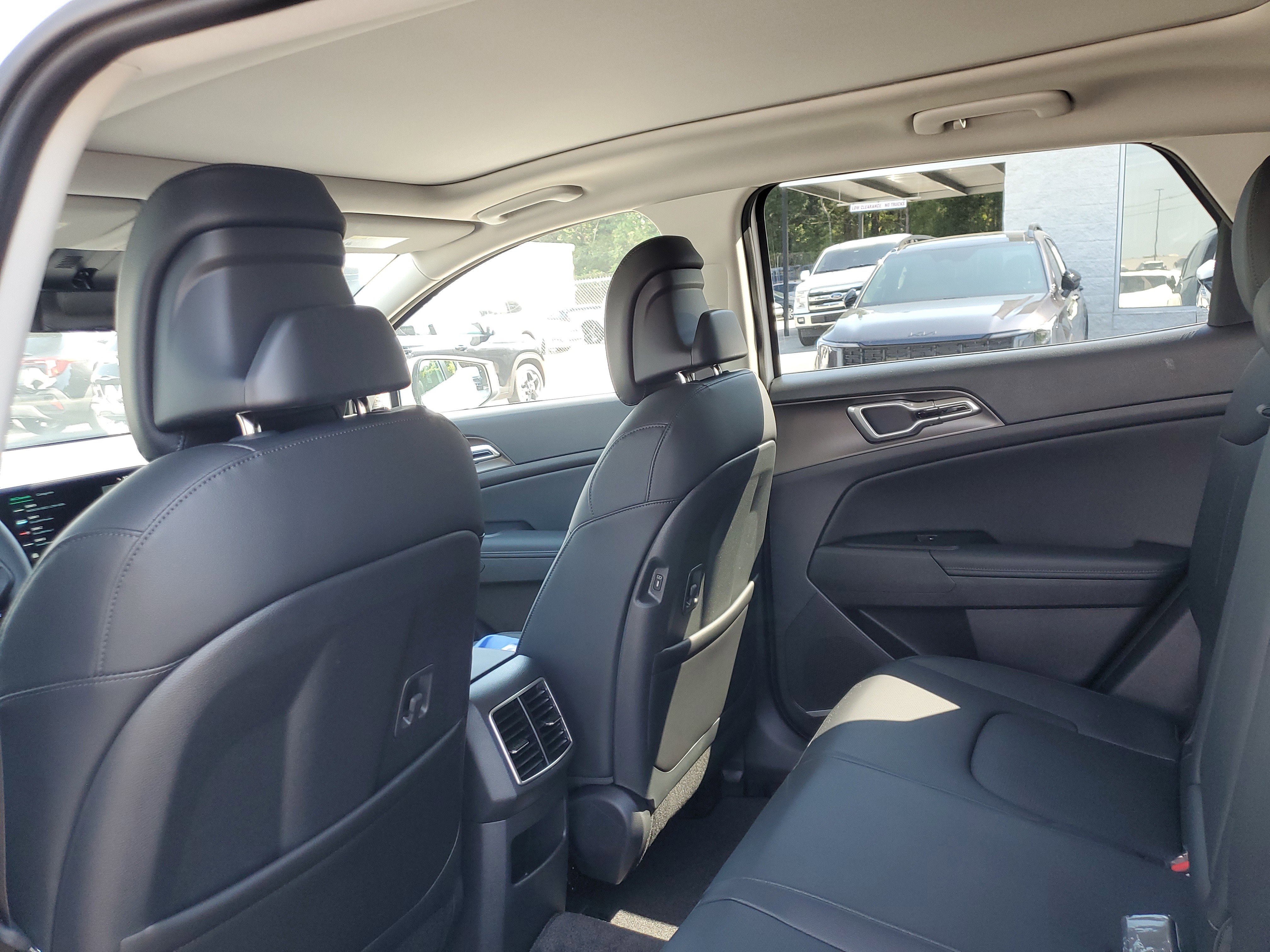 New 2026 Kia Sportage EX image 11