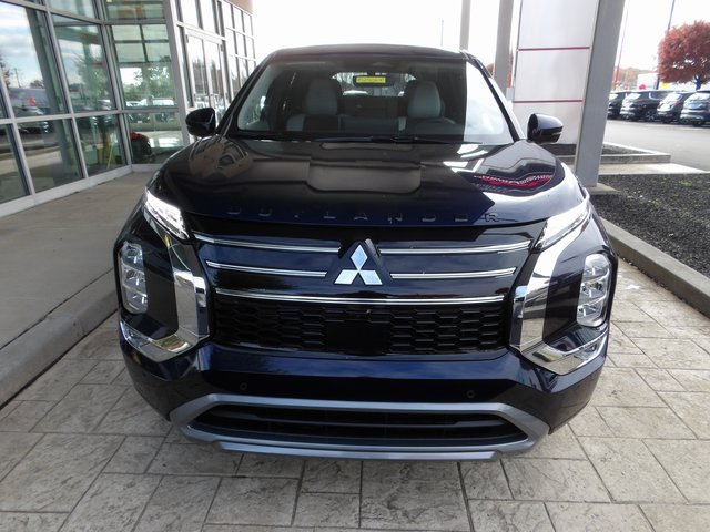 New 2025 Mitsubishi Outlander SE image 2