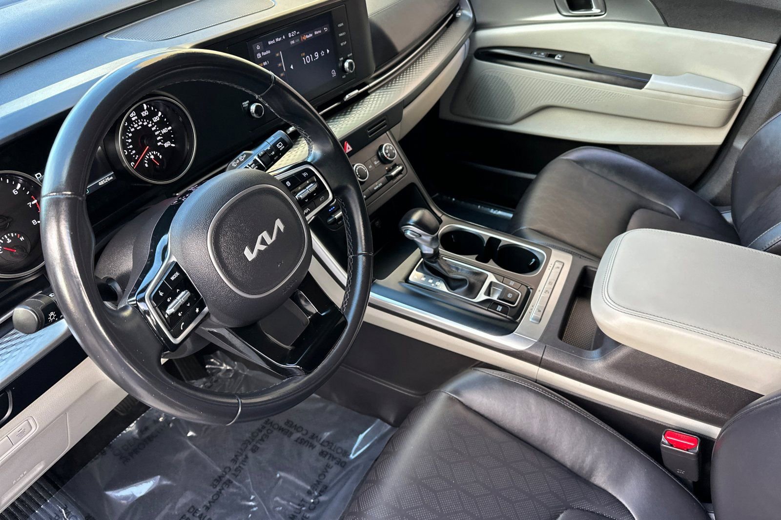 Used 2022 Kia Carnival LX image 10