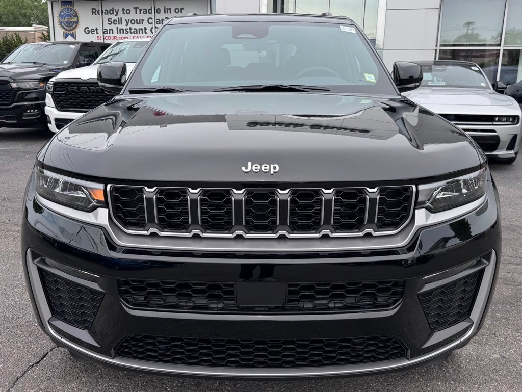 New 2026 Jeep Grand Cherokee Limited AWD/4WD image 2