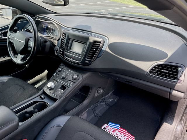 Used 2016 Chrysler 200 S AWD/4WD image 18