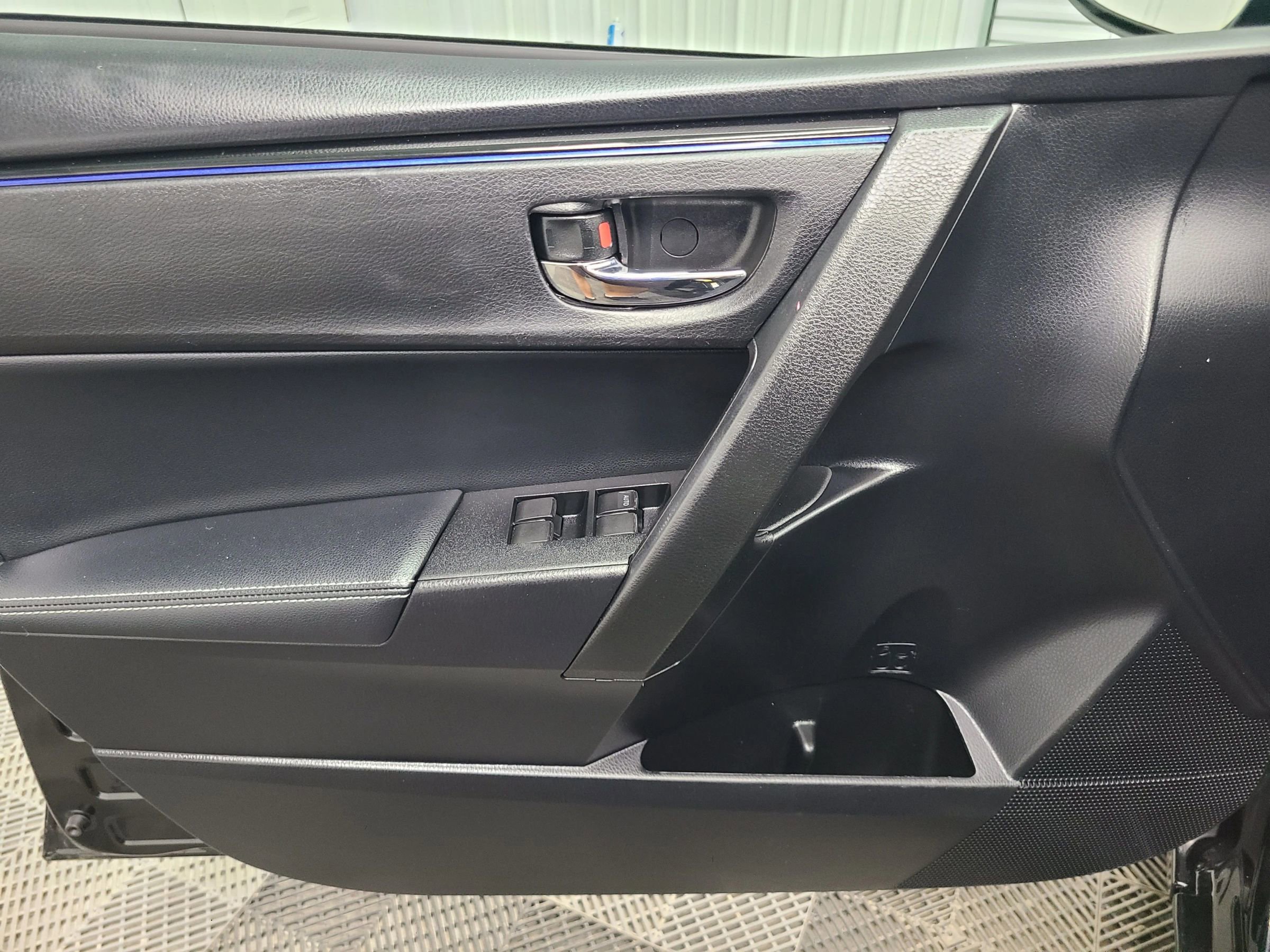 Used 2018 Toyota Corolla SE FWD image 21