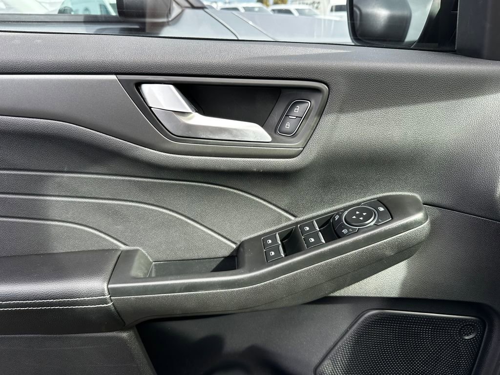 Used 2023 Ford Escape SE image 55