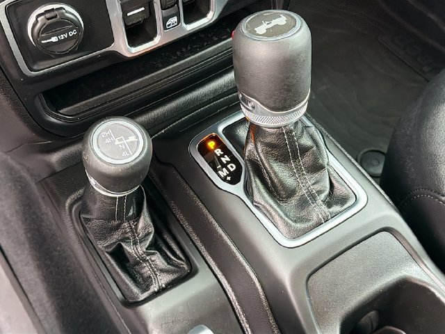 Used 2026 Jeep Wrangler Unlimited Sahara AWD/4WD image 18