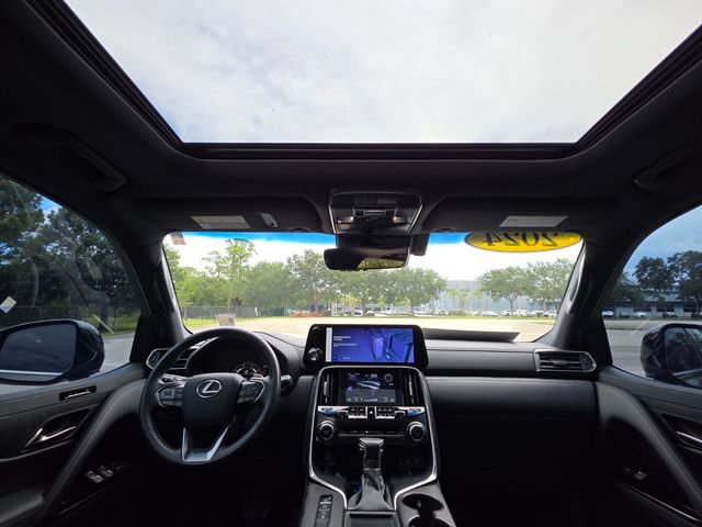 Used 2024 Lexus LX 600 4WD w/ Premium Package image 21