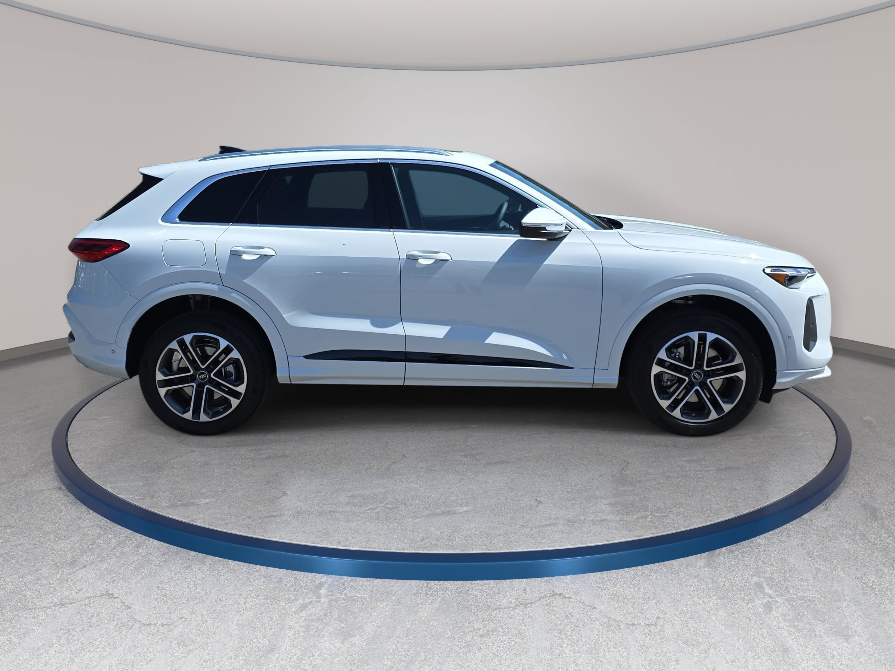 Used 2025 Audi Q5 Premium AWD/4WD image 4