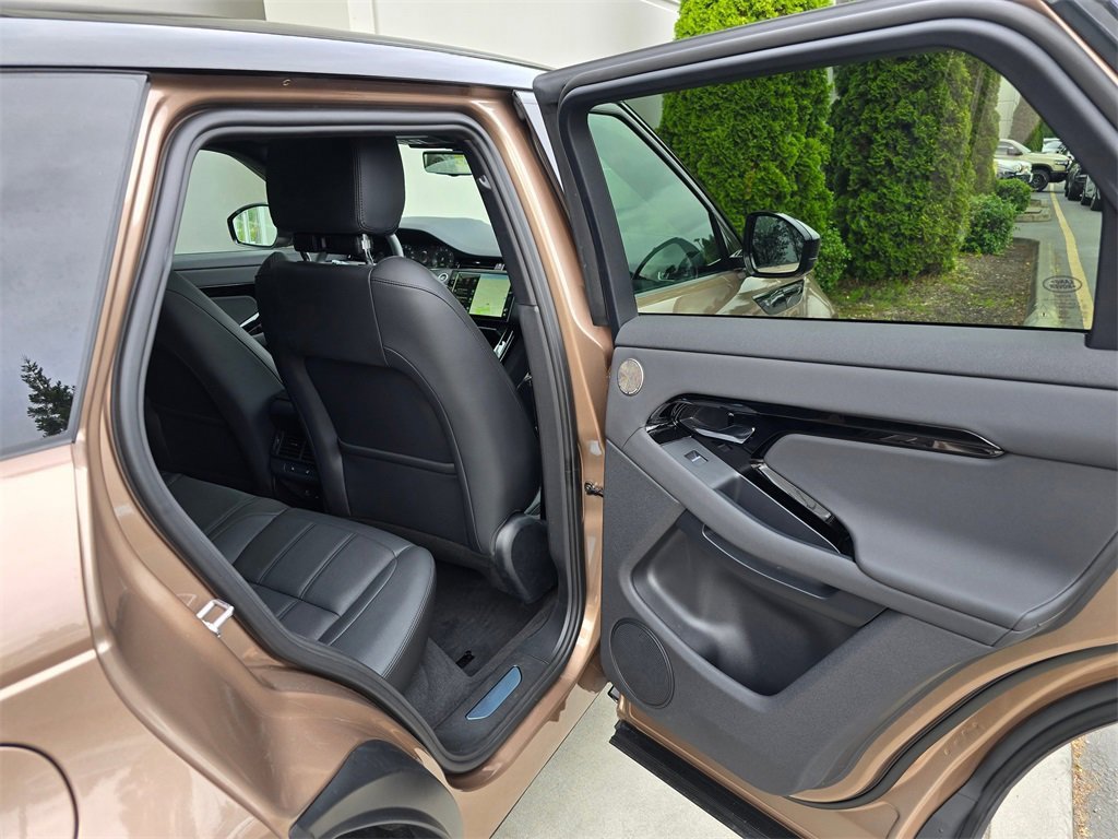 Used 2024 Land Rover Range Rover Evoque Dynamic SE image 28