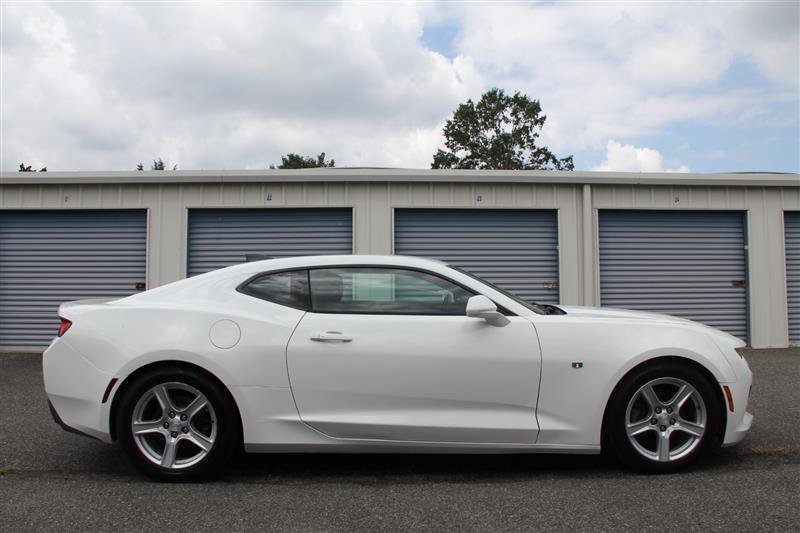 Used 2017 Chevrolet Camaro LT RWD image 9