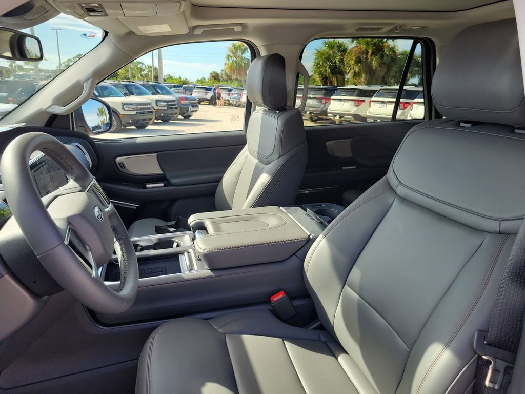 New 2025 Ford Expedition Active image 22