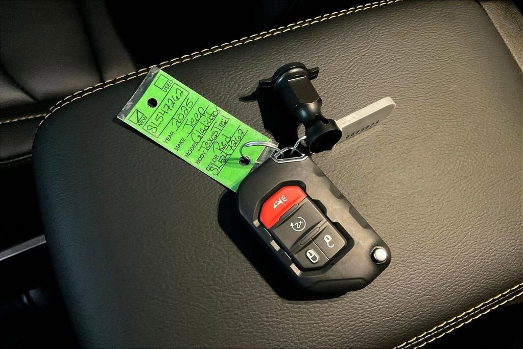 New 2025 Jeep Gladiator Sport image 30