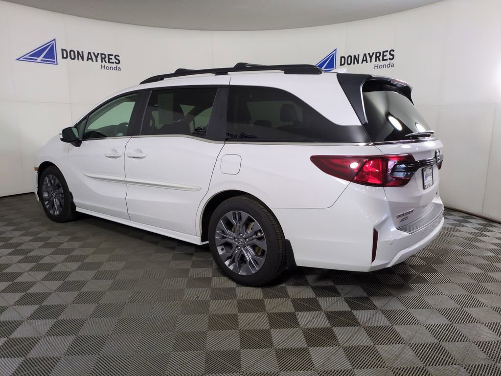 Used 2026 Honda Odyssey Touring image 3
