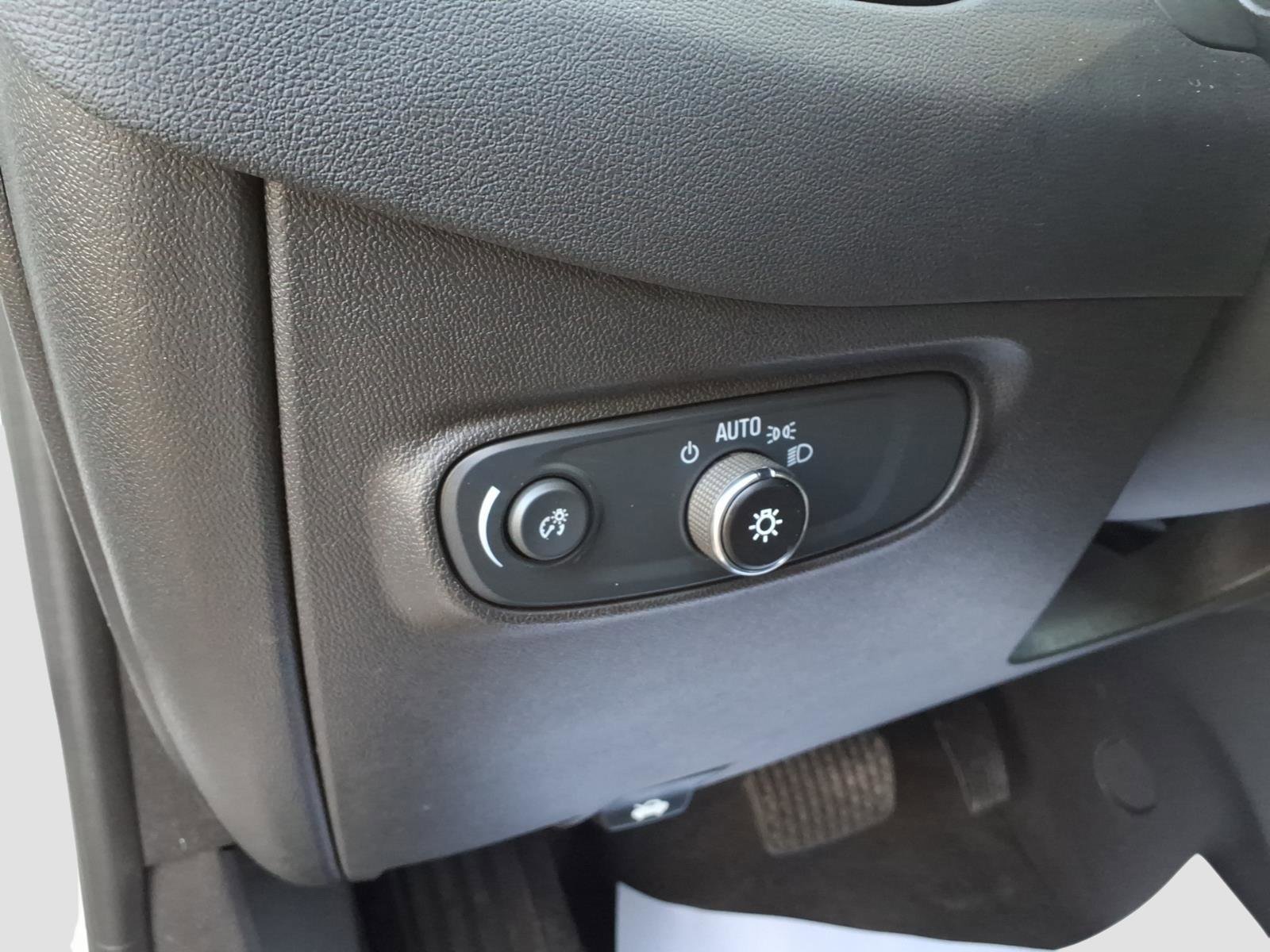 Used 2024 Chevrolet Equinox LT image 18