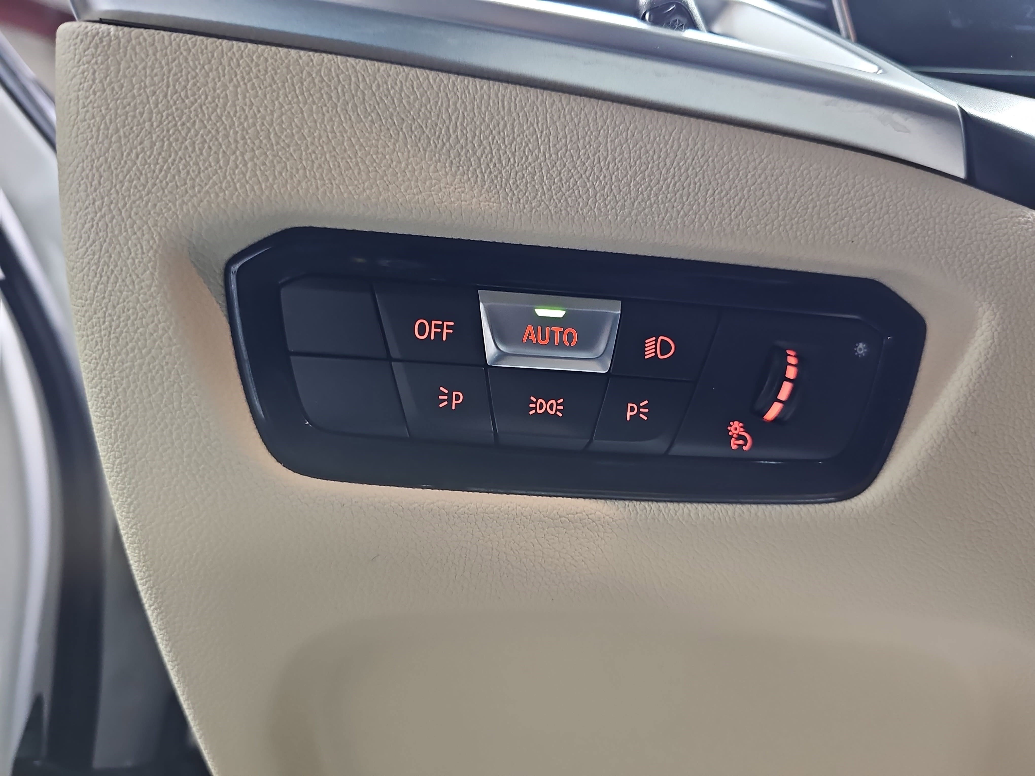 Certified 2025 BMW 330i Sedan w/ Premium Package image 27