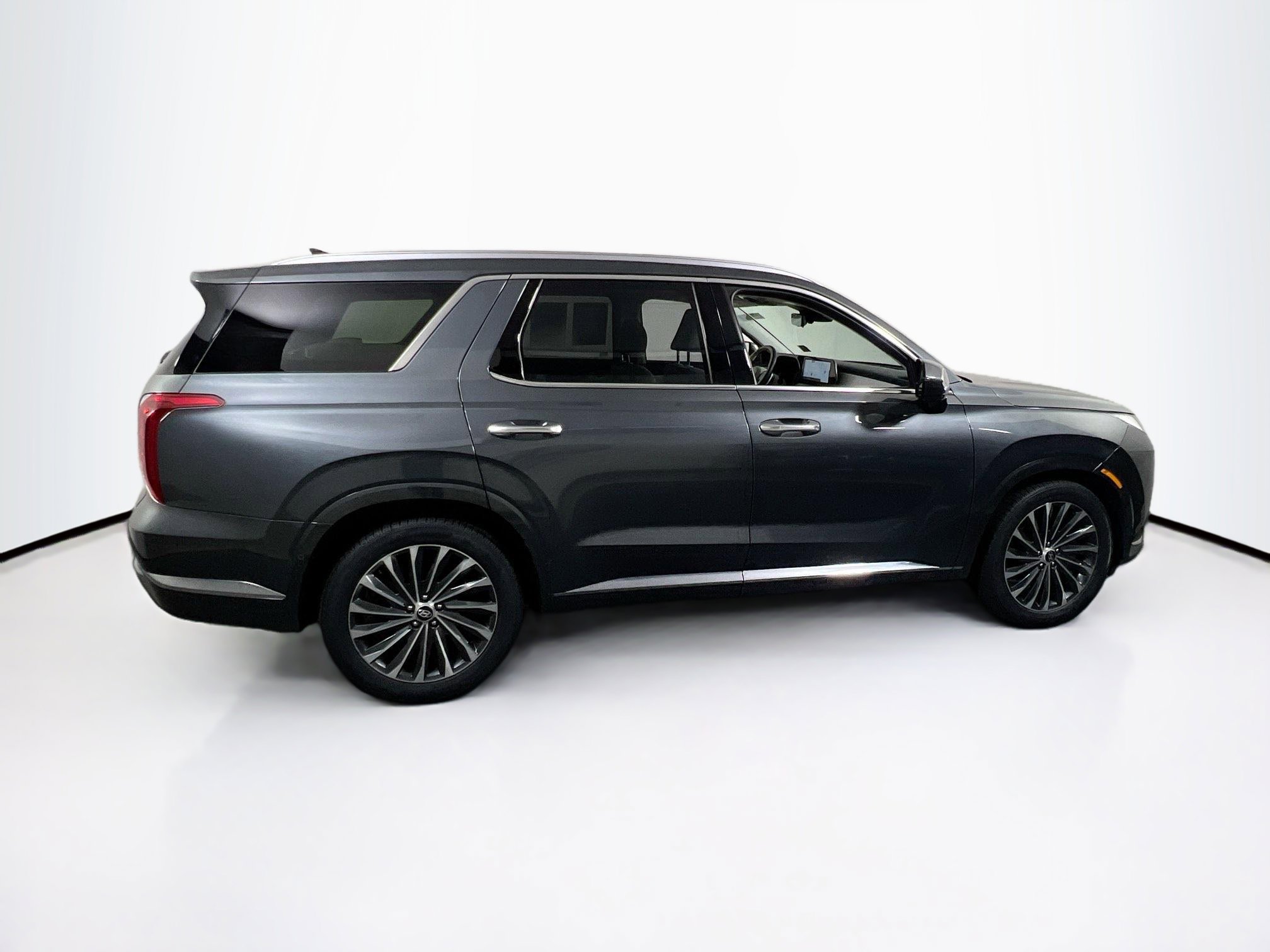 Used 2023 Hyundai Palisade Calligraphy image 4
