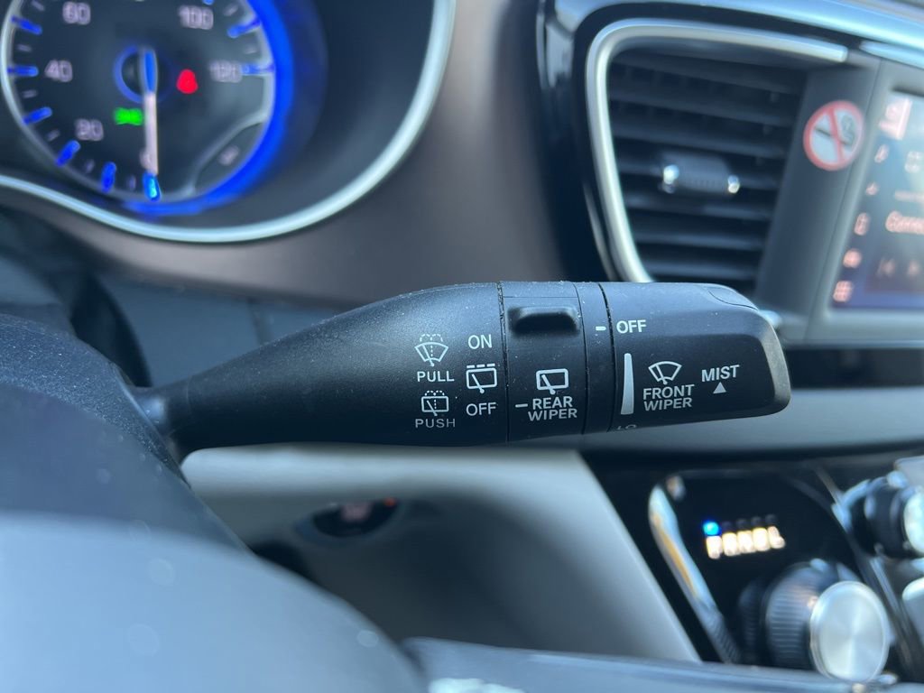 Used 2023 Chrysler Voyager LX image 13