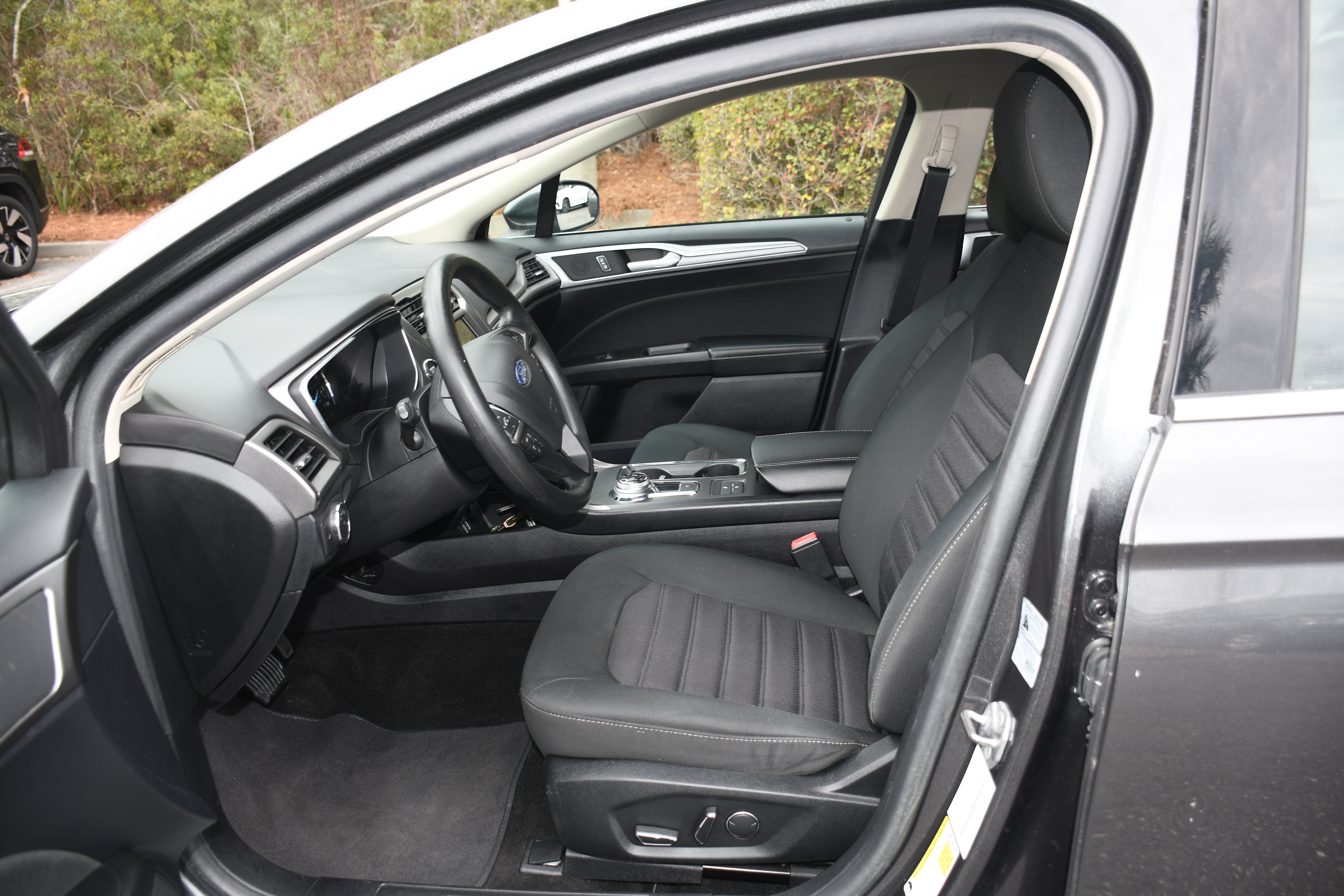 Used 2020 Ford Fusion SE image 7