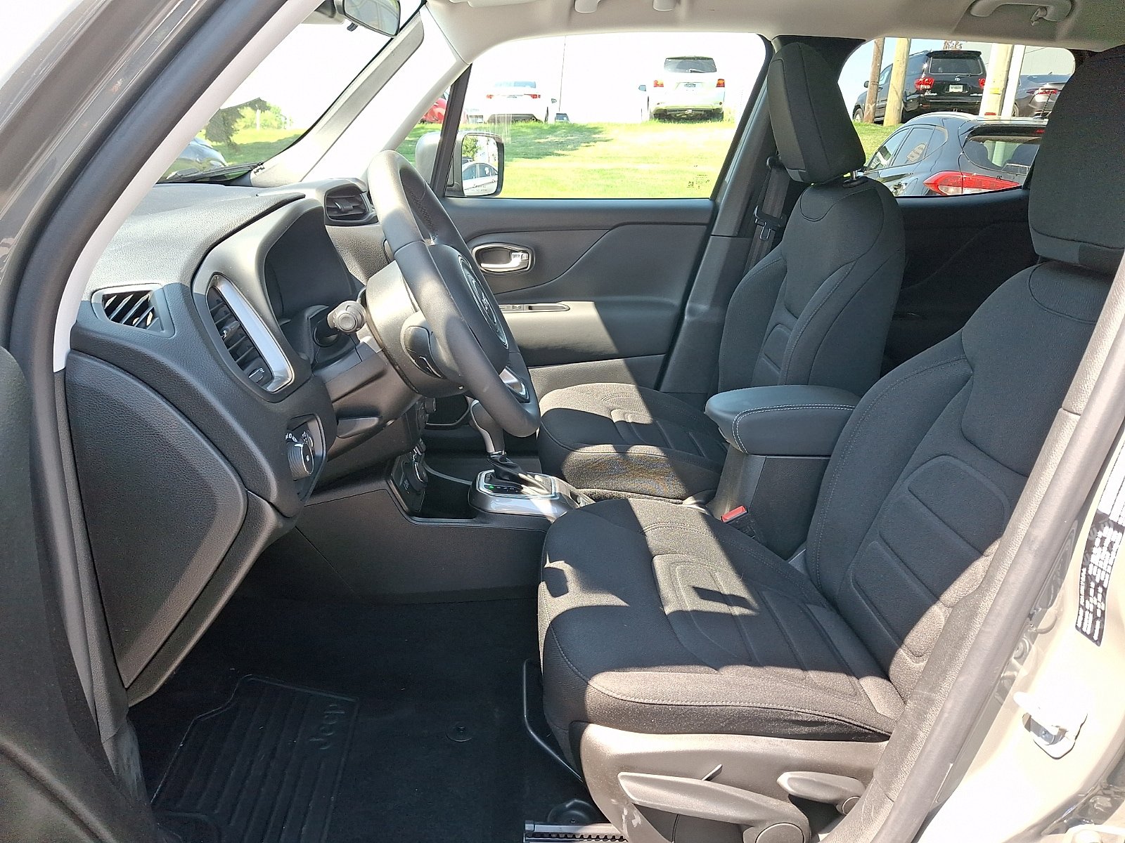 Used 2022 Jeep Renegade Latitude AWD/4WD image 14