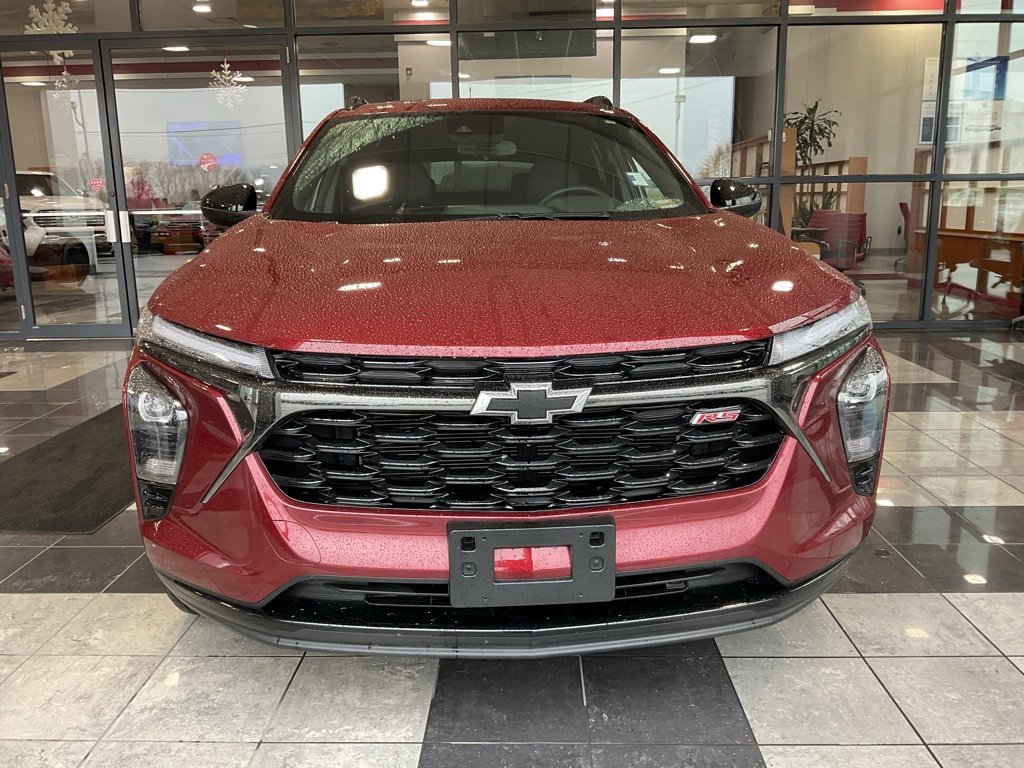 Used 2025 Chevrolet Trax RS w/ Sunroof Package image 2