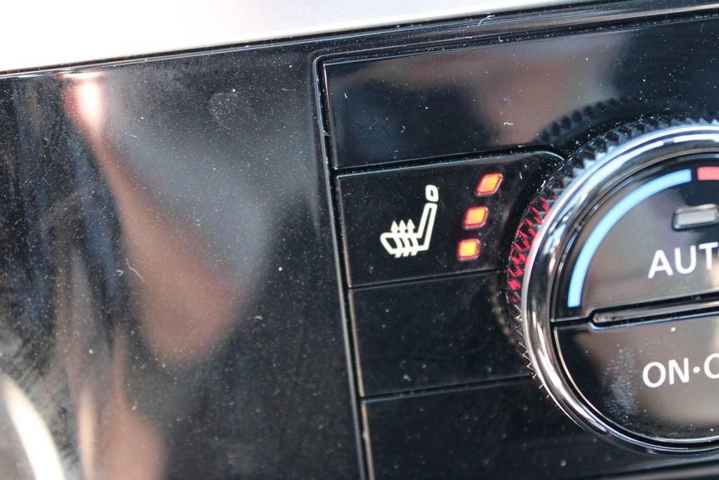Used 2025 Nissan Pathfinder SL FWD image 46