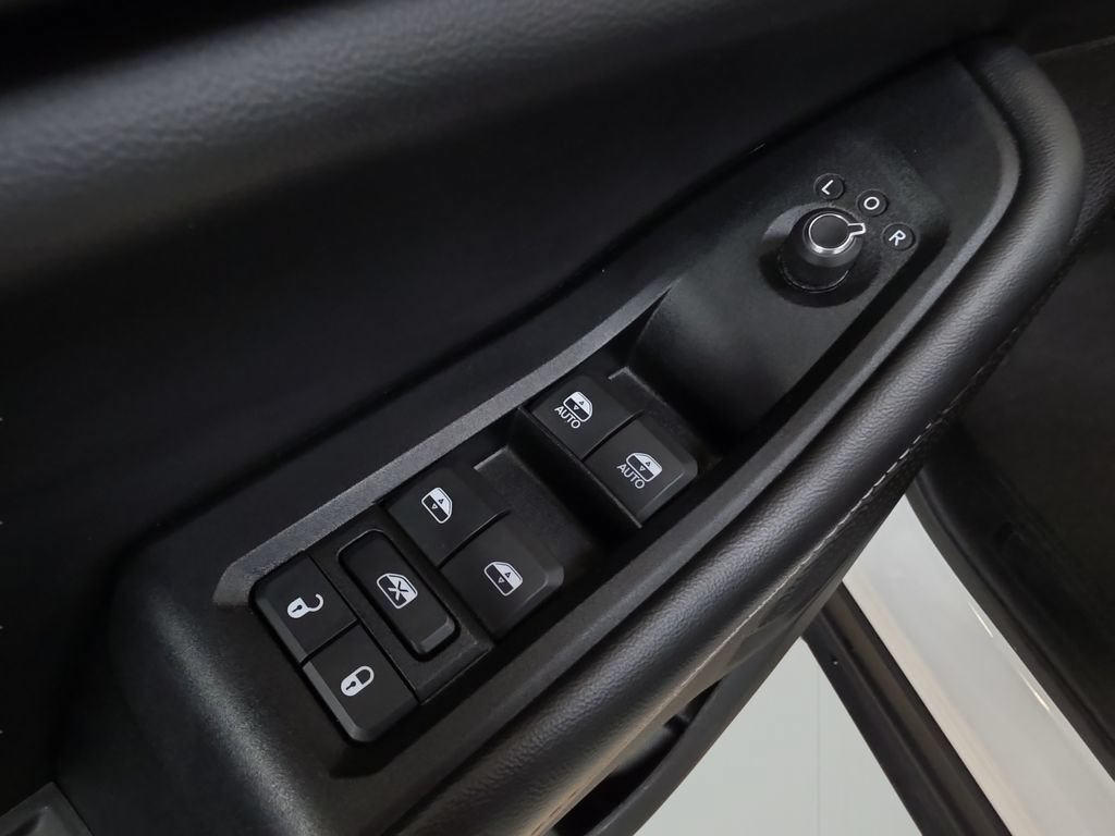 Used 2023 Jeep Grand Cherokee Laredo AWD/4WD image 14
